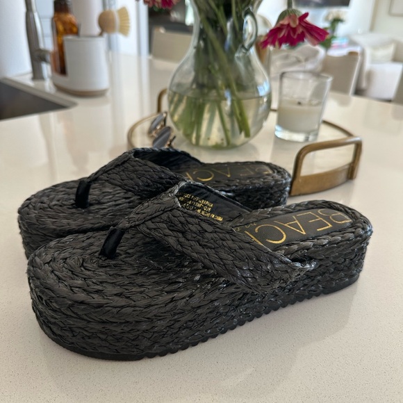 Beach by Matisse black platform flip flops - Picture 2 of 2